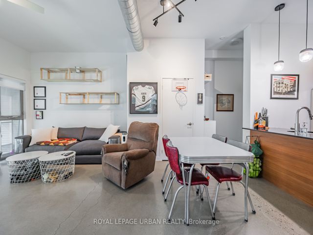 209 - 569 King St E