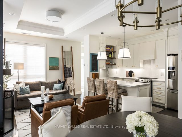 Th10 - 21 Burkebrook Pl