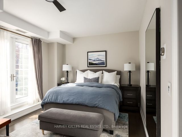 Th10 - 21 Burkebrook Pl