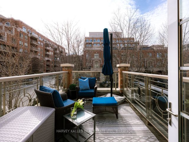 Th10 - 21 Burkebrook Pl