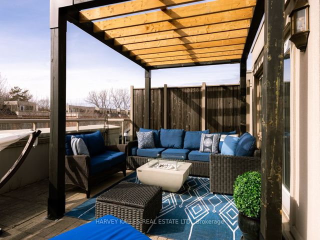 Th10 - 21 Burkebrook Pl