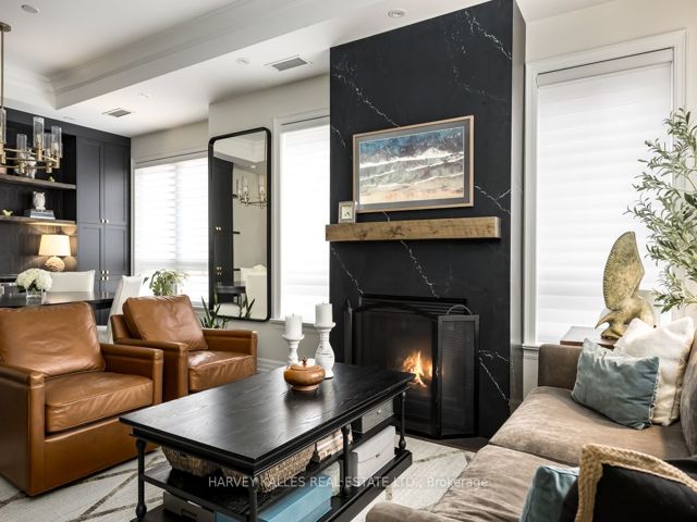 Th10 - 21 Burkebrook Pl