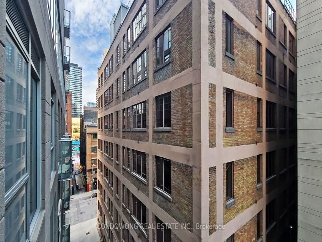 502 - 30 Nelson St