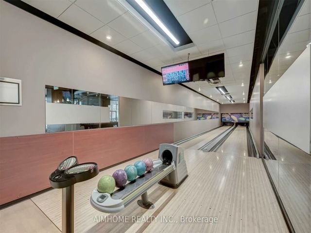 702 - 35 Mariner Terr