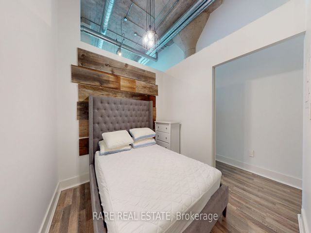 530 - 637 Lake Shore Blvd W