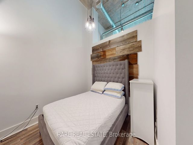 530 - 637 Lake Shore Blvd W