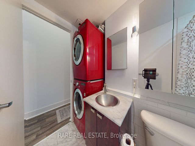 530 - 637 Lake Shore Blvd W
