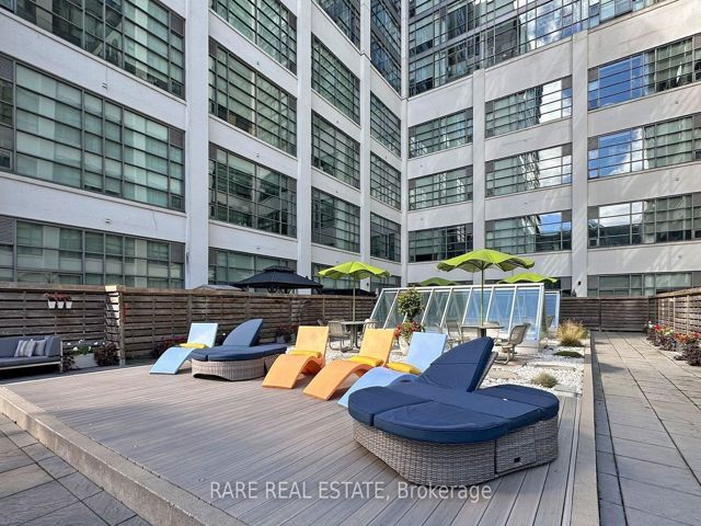 530 - 637 Lake Shore Blvd W