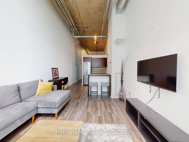 530 - 637 Lake Shore Blvd W