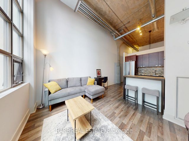 530 - 637 Lake Shore Blvd W