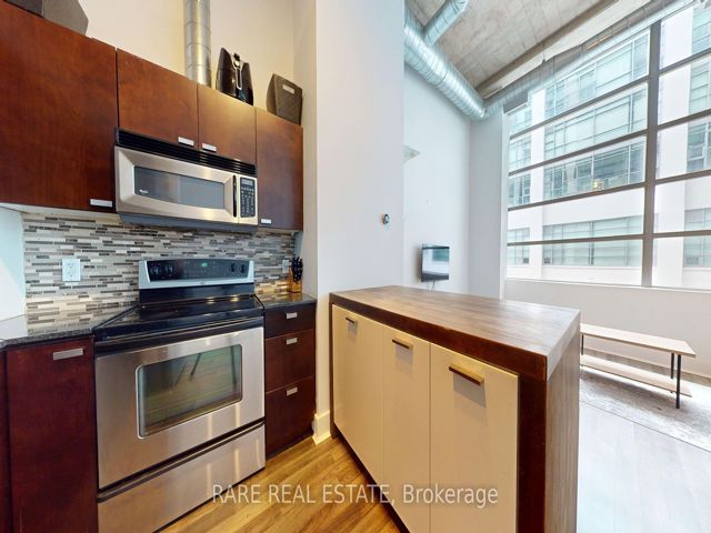 530 - 637 Lake Shore Blvd W