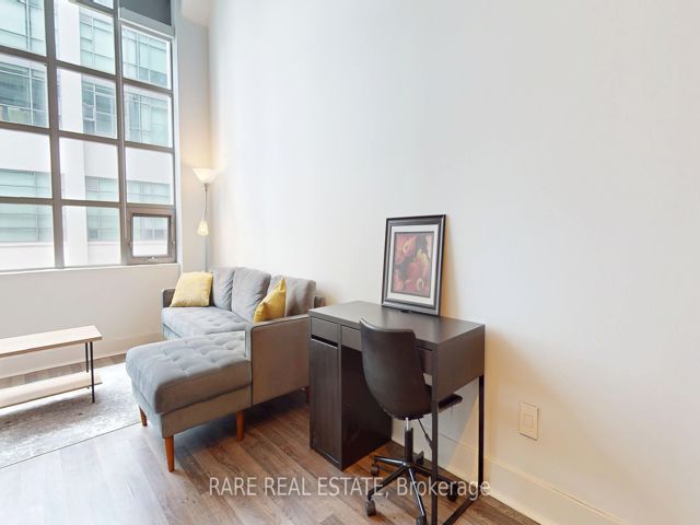 530 - 637 Lake Shore Blvd W