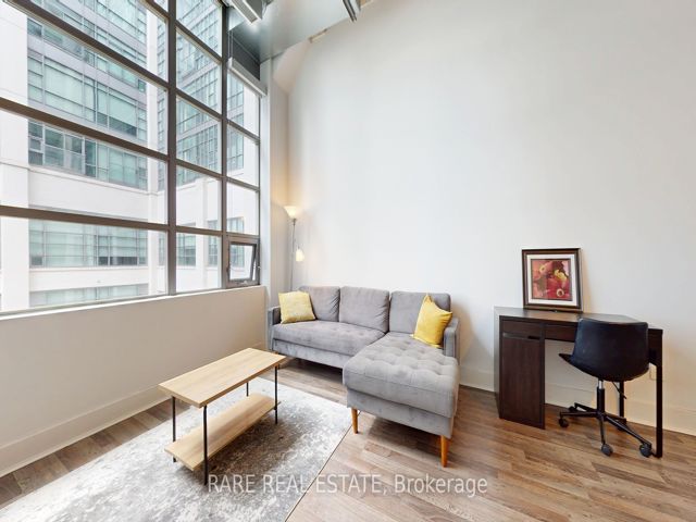 530 - 637 Lake Shore Blvd W