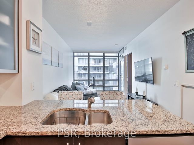 502 - 438 King St W