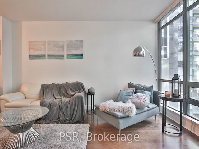 502 - 438 King St W