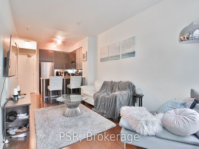 502 - 438 King St W