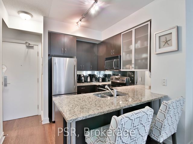 502 - 438 King St W