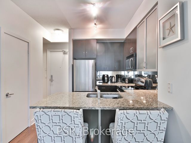 502 - 438 King St W
