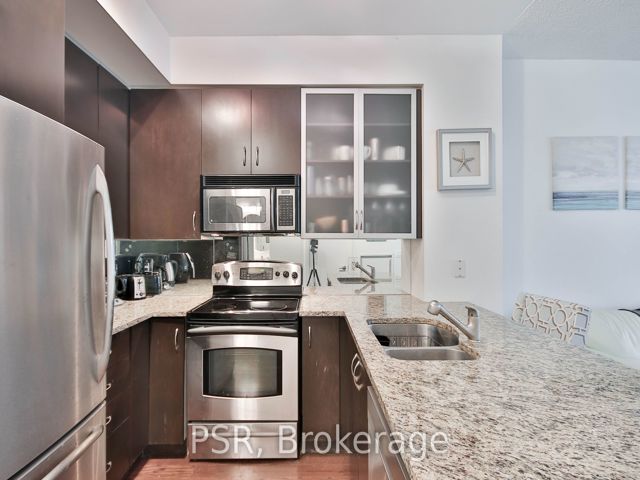 502 - 438 King St W