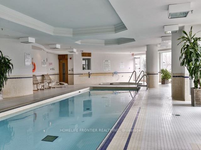 504 - 300 Bloor St E