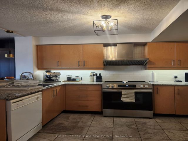 504 - 300 Bloor St E