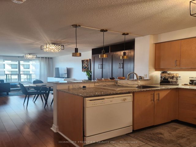 504 - 300 Bloor St E