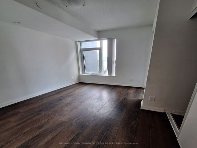514 - 435 Richmond St W