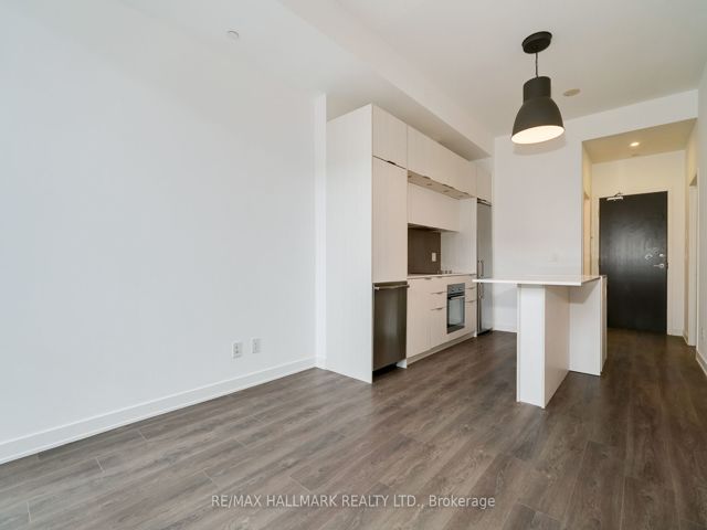 401 - 55 Regent Park Blvd