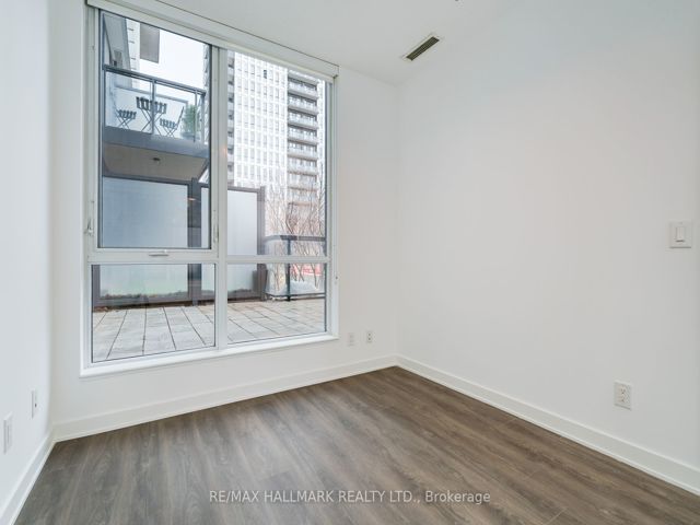 401 - 55 Regent Park Blvd