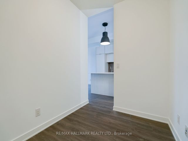 401 - 55 Regent Park Blvd
