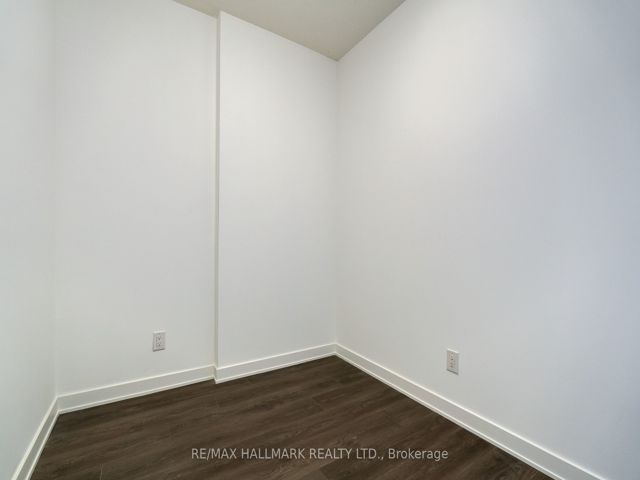 401 - 55 Regent Park Blvd