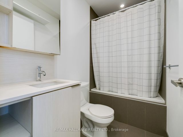 401 - 55 Regent Park Blvd