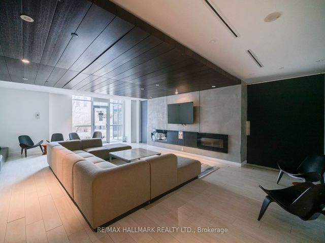 401 - 55 Regent Park Blvd