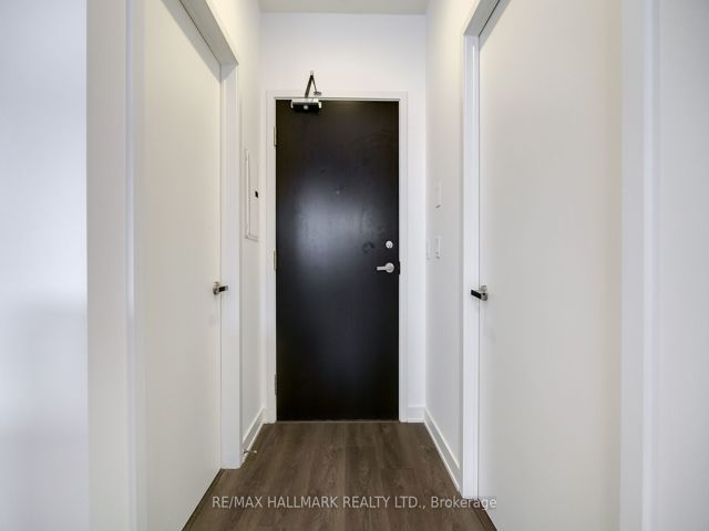 401 - 55 Regent Park Blvd