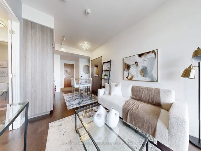 1401 - 15 Queens Quay E