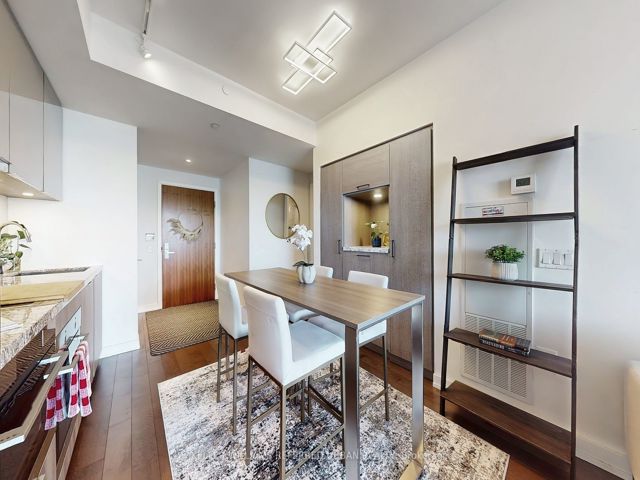 1401 - 15 Queens Quay E