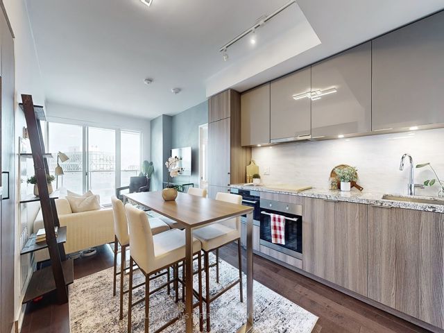 1401 - 15 Queens Quay E