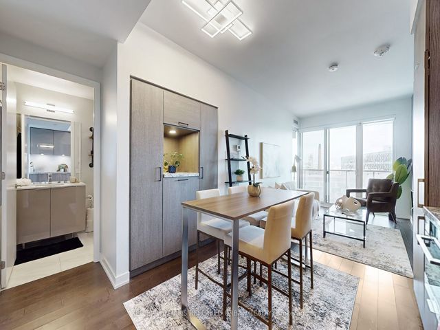 1401 - 15 Queens Quay E