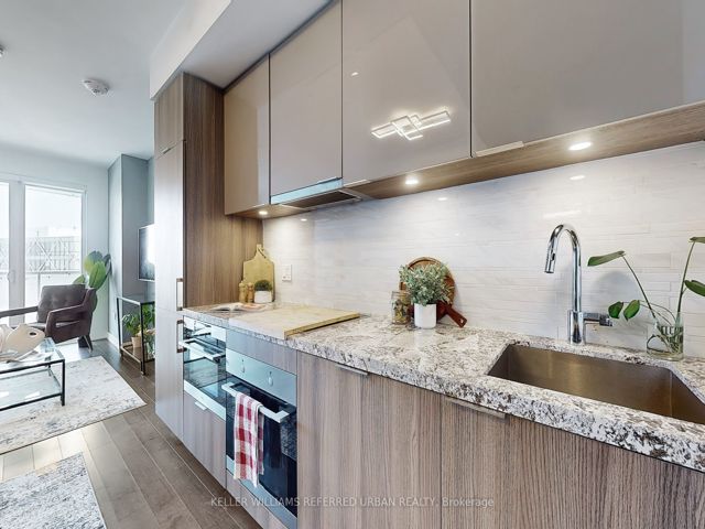 1401 - 15 Queens Quay E