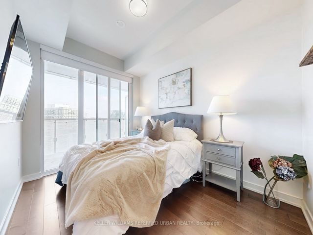 1401 - 15 Queens Quay E