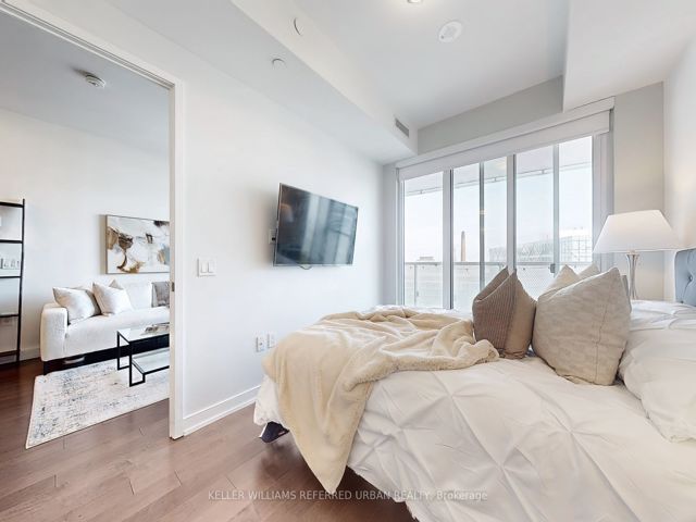 1401 - 15 Queens Quay E
