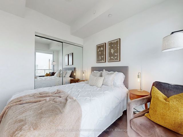 1401 - 15 Queens Quay E