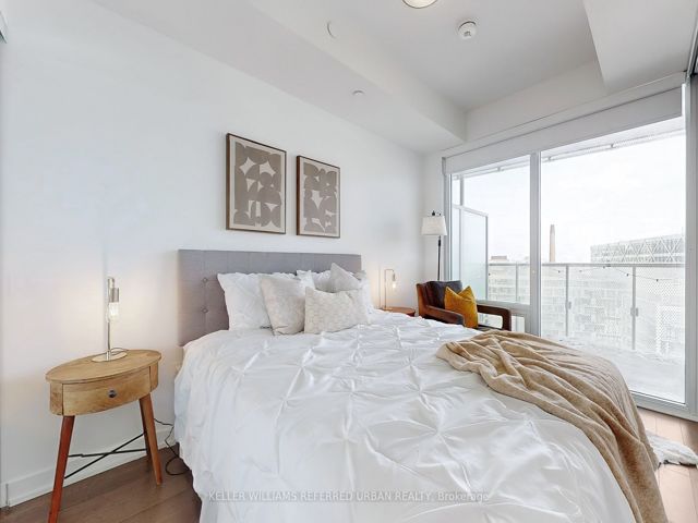 1401 - 15 Queens Quay E