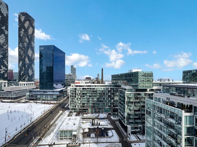 1401 - 15 Queens Quay E