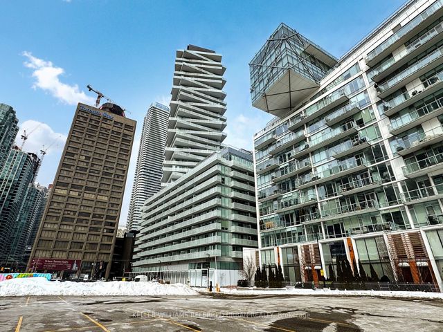 1401 - 15 Queens Quay E