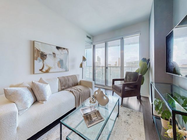 1401 - 15 Queens Quay E