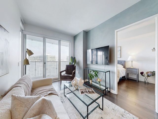 1401 - 15 Queens Quay E