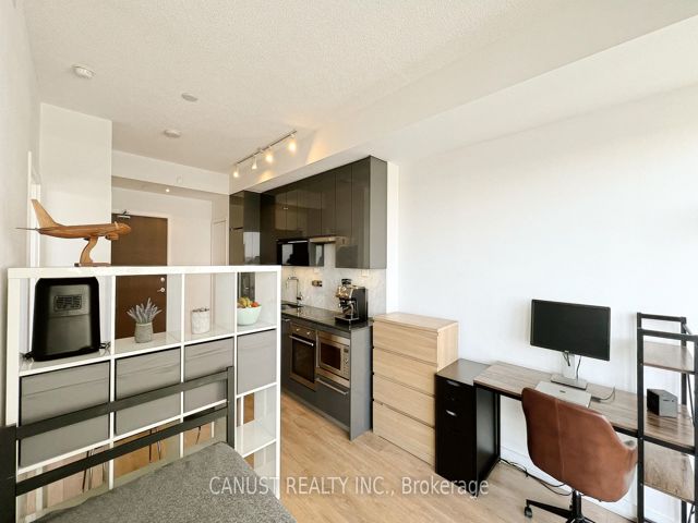 1606 - 115 Mcmahon Dr