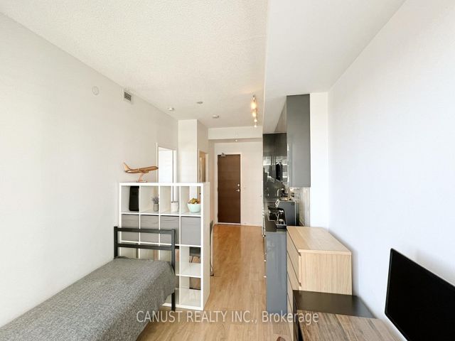 1606 - 115 Mcmahon Dr