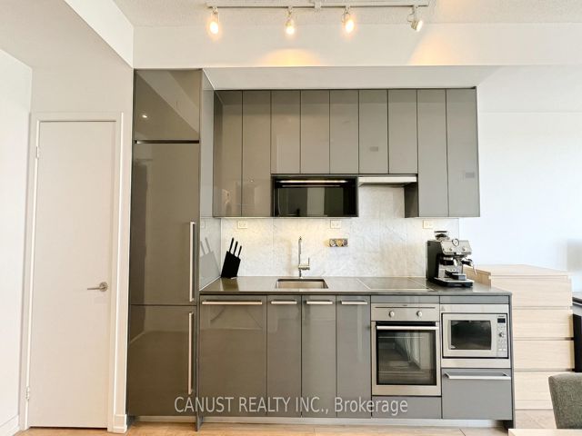 1606 - 115 Mcmahon Dr